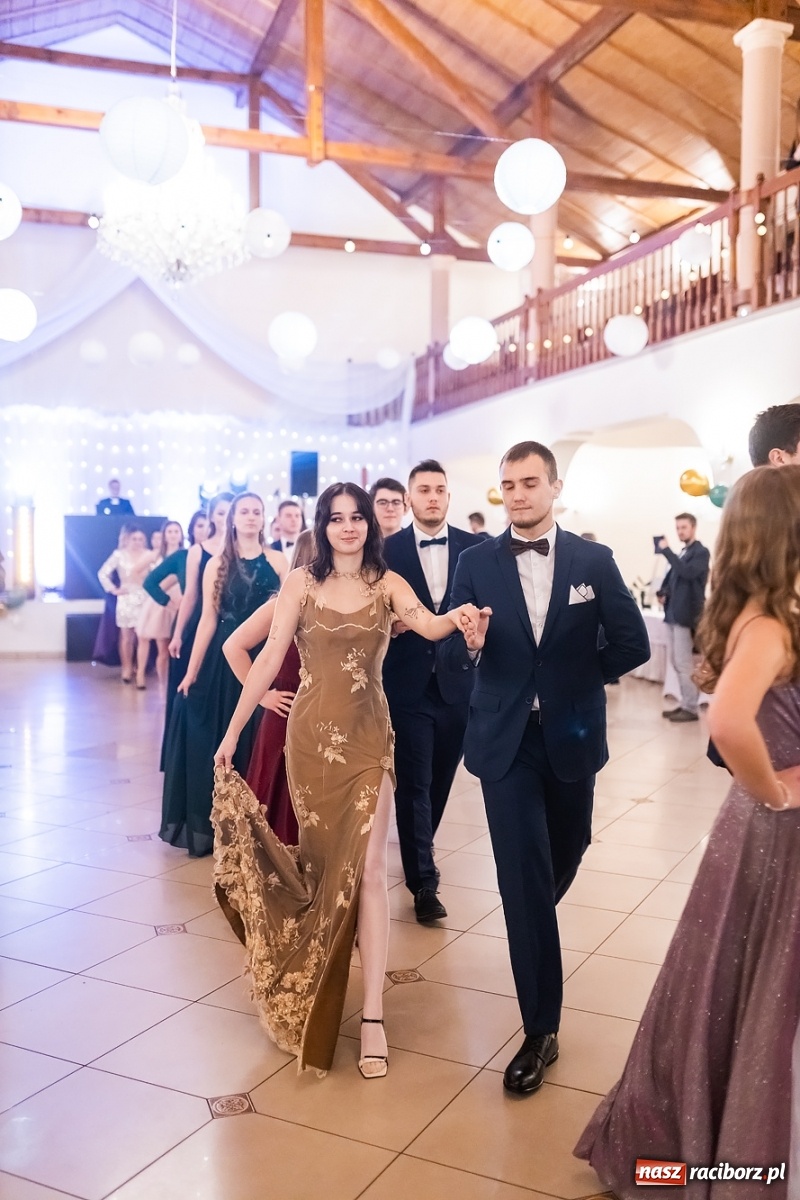 Zdjęcie w galerii na portalu naszraciborz.pl: Bal studniówkowy raciborskiej Budowlanki i Gastronomika wiadomości z regionu