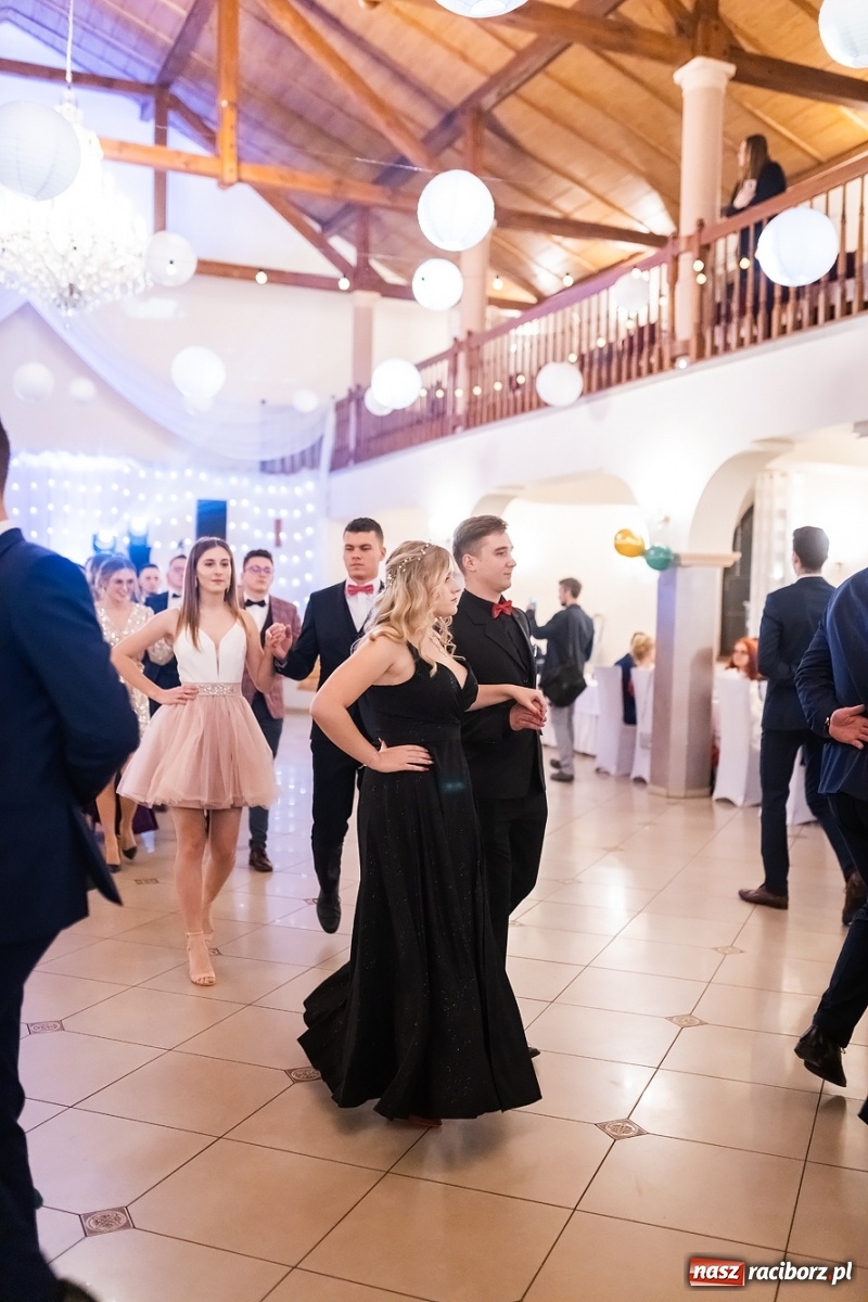 Zdjęcie w galerii na portalu naszraciborz.pl: Bal studniówkowy raciborskiej Budowlanki i Gastronomika wiadomości z regionu