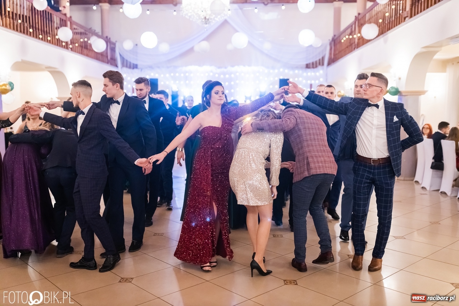 Zdjęcie w galerii na portalu naszraciborz.pl: Bal studniówkowy raciborskiej Budowlanki i Gastronomika wiadomości z regionu