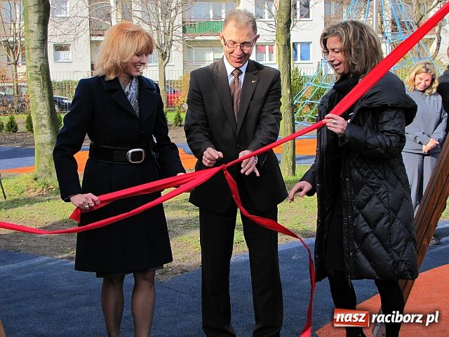 Zdjęcie w galerii na portalu naszraciborz.pl: Ostróg walczy o nowy szkolny plac zabaw wiadomości z regionu