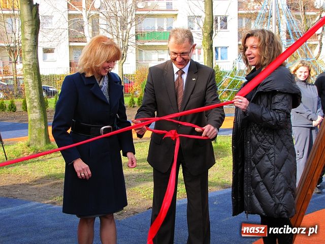 Zdjęcie w galerii na portalu naszraciborz.pl: Ostróg walczy o nowy szkolny plac zabaw wiadomości z regionu