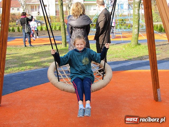 Zdjęcie w galerii na portalu naszraciborz.pl: Ostróg walczy o nowy szkolny plac zabaw wiadomości z regionu