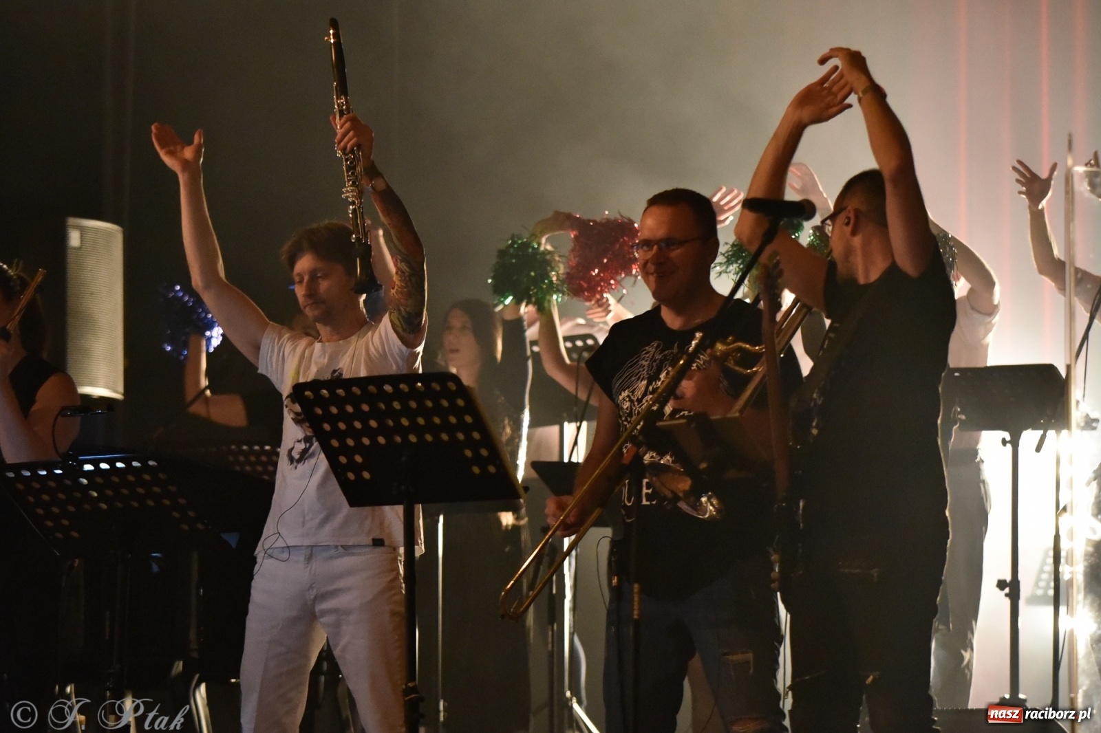 Zdjęcie w galerii na portalu naszraciborz.pl: Queen Symfonicznie w Raciborzu. Pełna sala fanów w RCK wiadomości z regionu