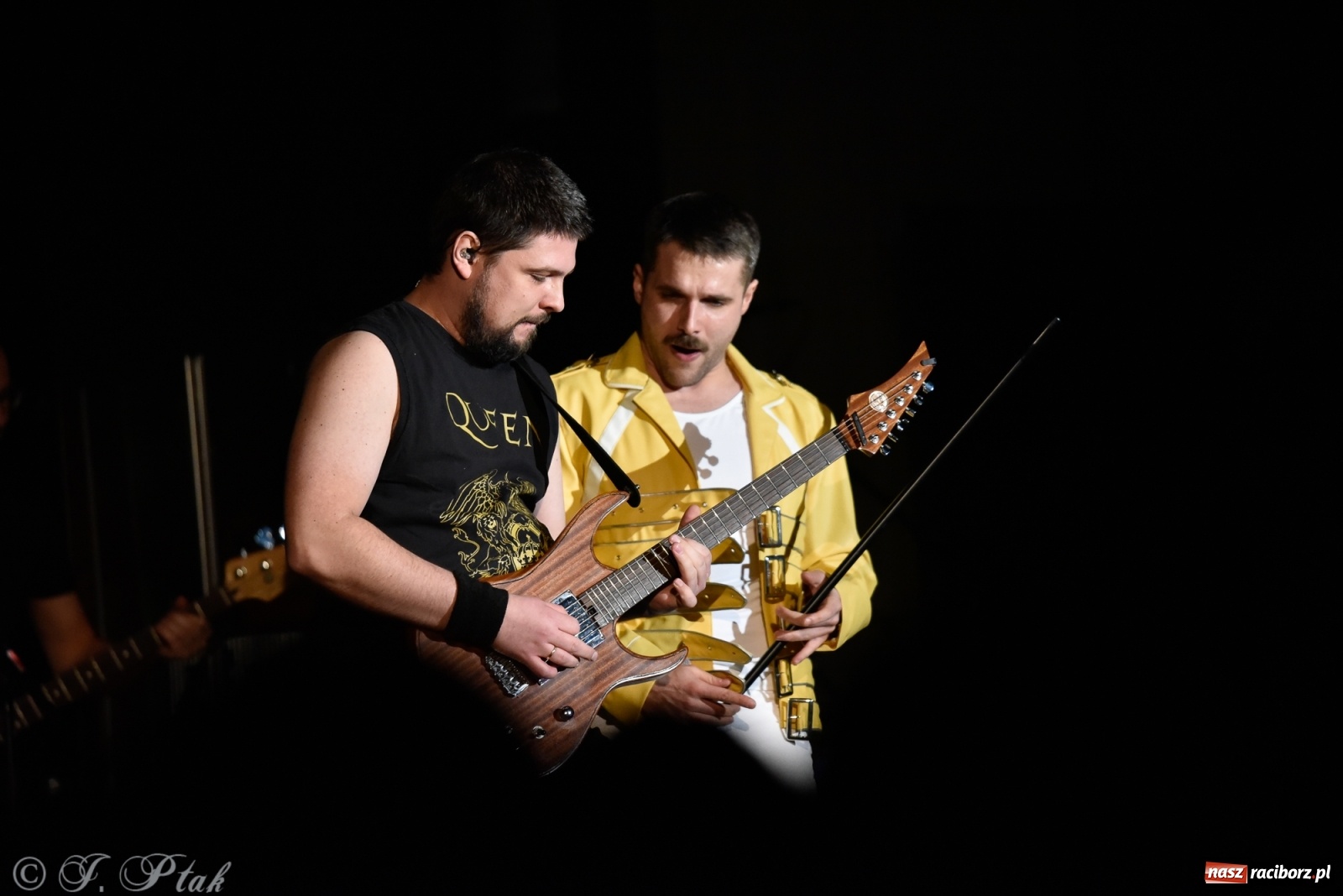 Zdjęcie w galerii na portalu naszraciborz.pl: Queen Symfonicznie w Raciborzu. Pełna sala fanów w RCK wiadomości z regionu