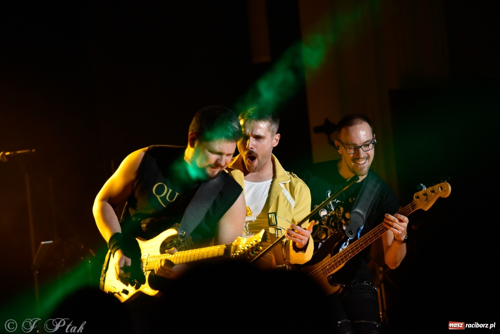 Zdjęcie w galerii na portalu naszraciborz.pl: Queen Symfonicznie w Raciborzu. Pełna sala fanów w RCK wiadomości z regionu