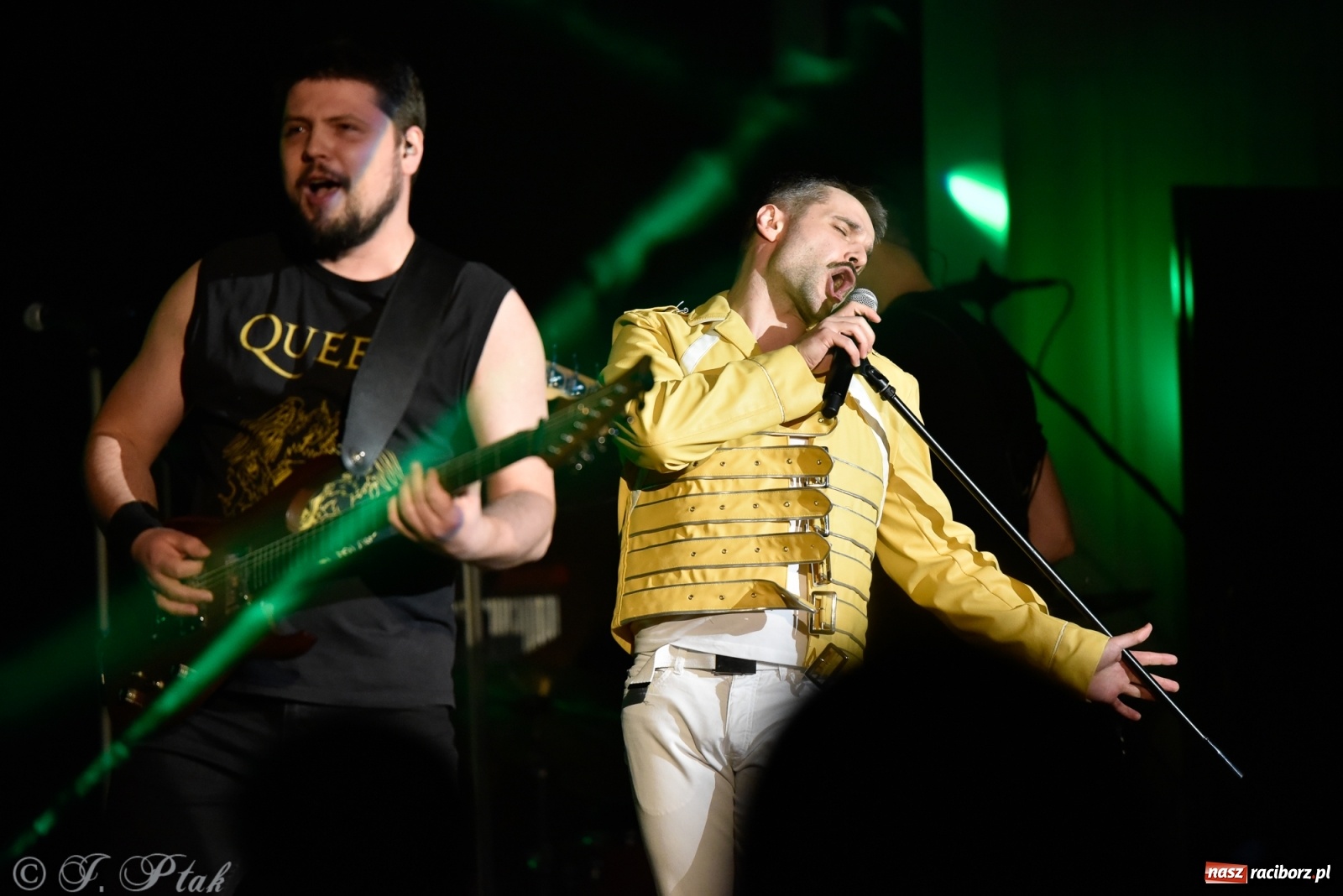 Zdjęcie w galerii na portalu naszraciborz.pl: Queen Symfonicznie w Raciborzu. Pełna sala fanów w RCK wiadomości z regionu