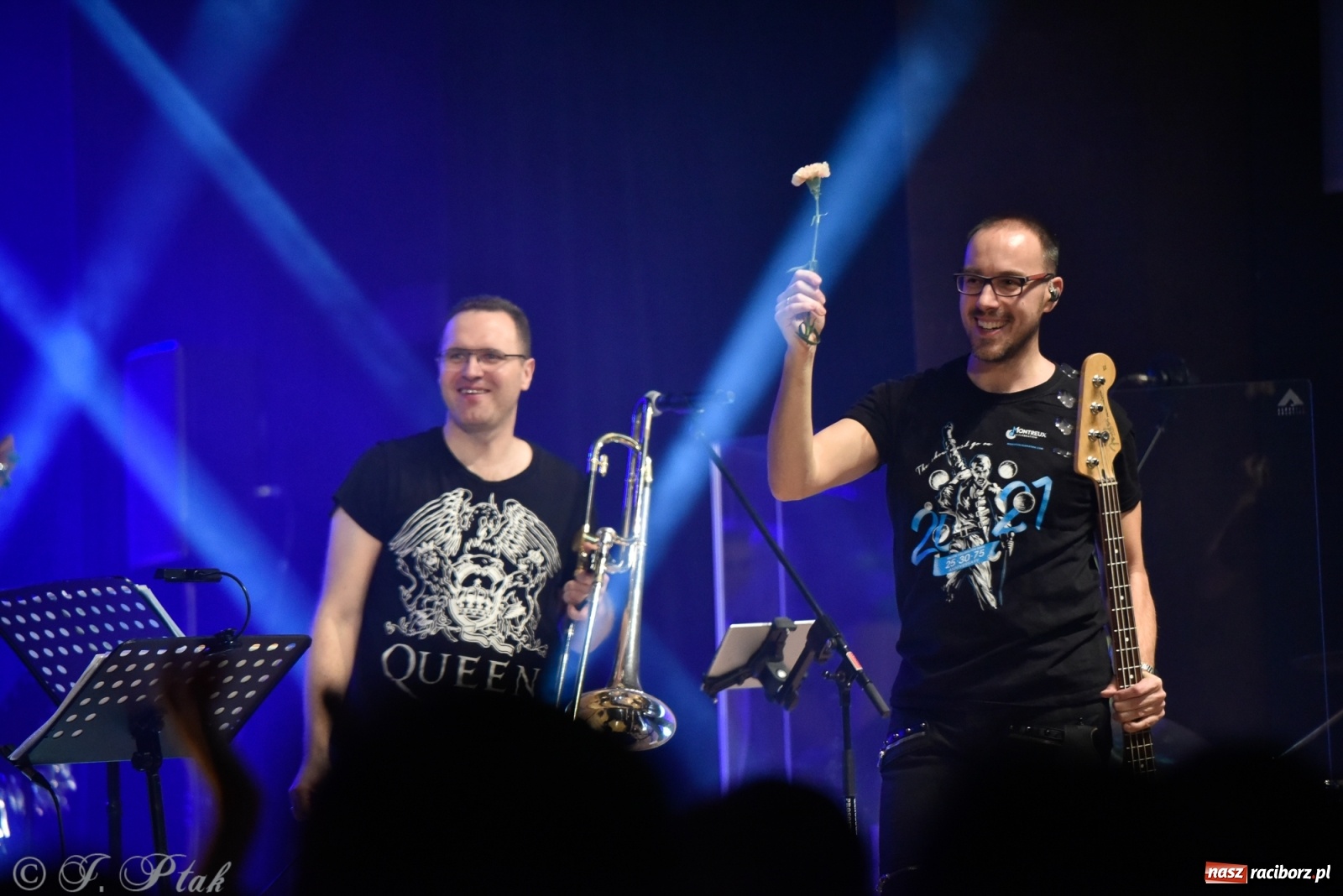 Zdjęcie w galerii na portalu naszraciborz.pl: Queen Symfonicznie w Raciborzu. Pełna sala fanów w RCK wiadomości z regionu