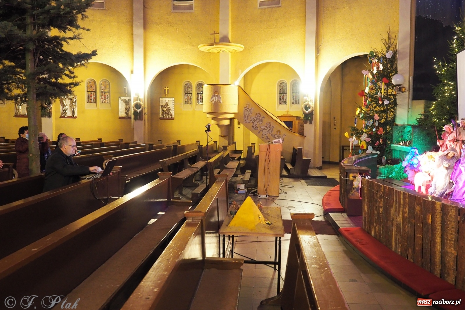 Zdjęcie w galerii na portalu naszraciborz.pl: Raciborskie Wieczory Uwielbienia wiadomości z regionu