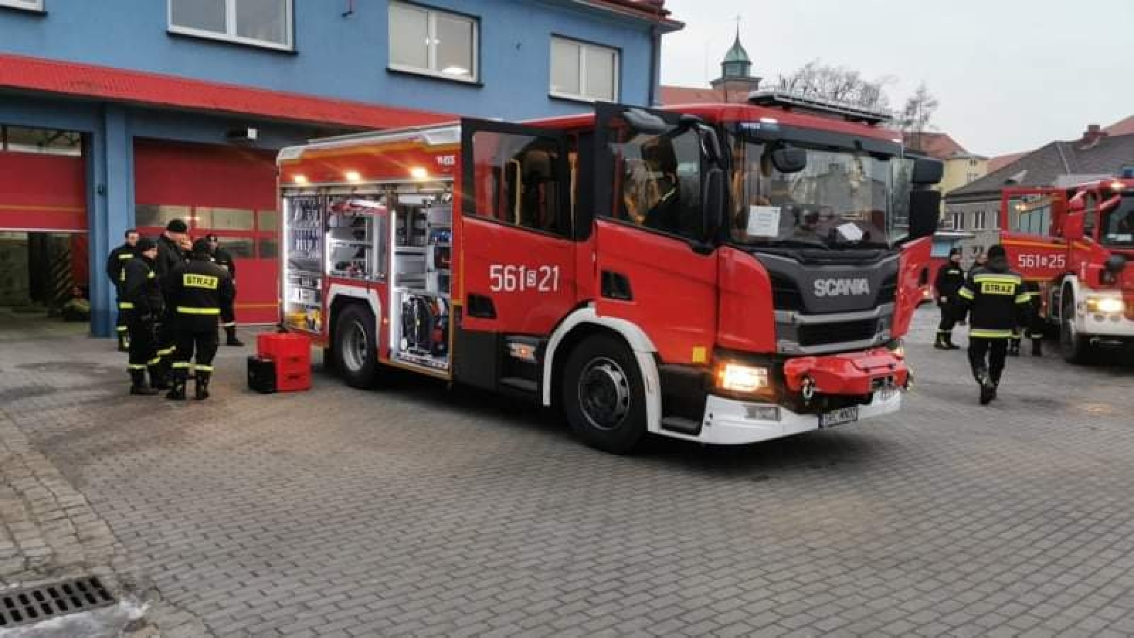 Zdjęcie w galerii na portalu naszraciborz.pl: Zawodowi strażacy z Raciborza testują nową scanię wiadomości z regionu