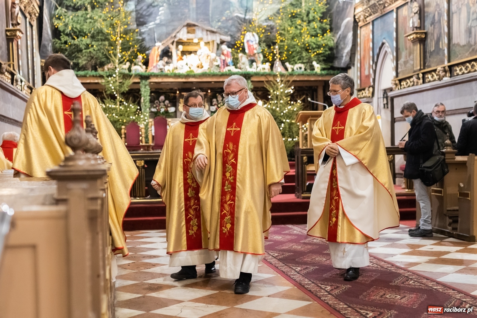 Zdjęcie w galerii na portalu naszraciborz.pl: W kościele farnym biskup opolski ogłosił rozpoczęcie procesu beatyfikacyjnego dominikanki Eufemii Piastówny z Raciborza wiadomości z regionu