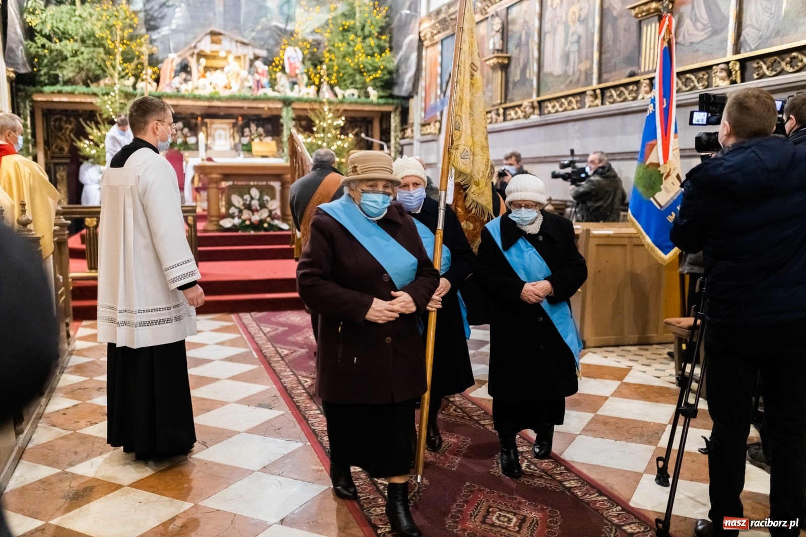 Zdjęcie w galerii na portalu naszraciborz.pl: W kościele farnym biskup opolski ogłosił rozpoczęcie procesu beatyfikacyjnego dominikanki Eufemii Piastówny z Raciborza wiadomości z regionu