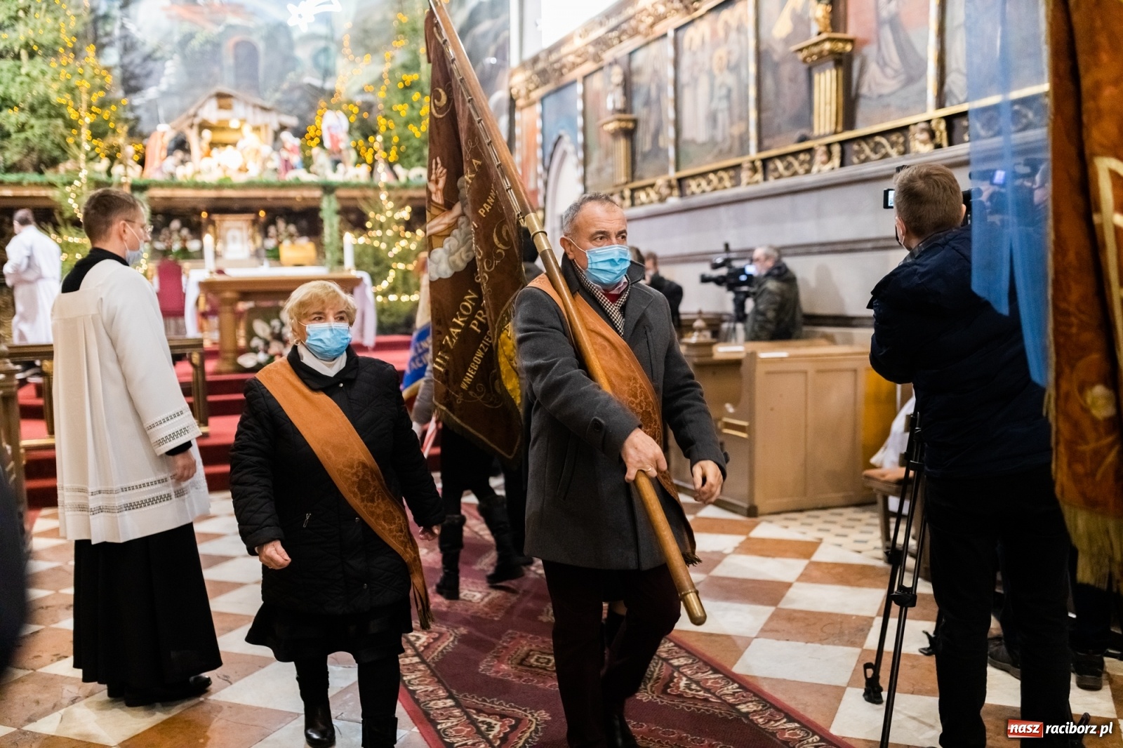 Zdjęcie w galerii na portalu naszraciborz.pl: W kościele farnym biskup opolski ogłosił rozpoczęcie procesu beatyfikacyjnego dominikanki Eufemii Piastówny z Raciborza wiadomości z regionu