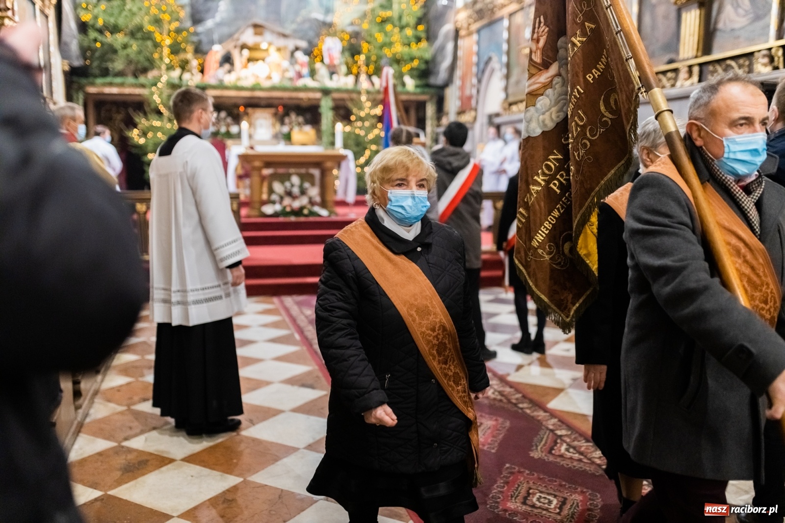 Zdjęcie w galerii na portalu naszraciborz.pl: W kościele farnym biskup opolski ogłosił rozpoczęcie procesu beatyfikacyjnego dominikanki Eufemii Piastówny z Raciborza wiadomości z regionu