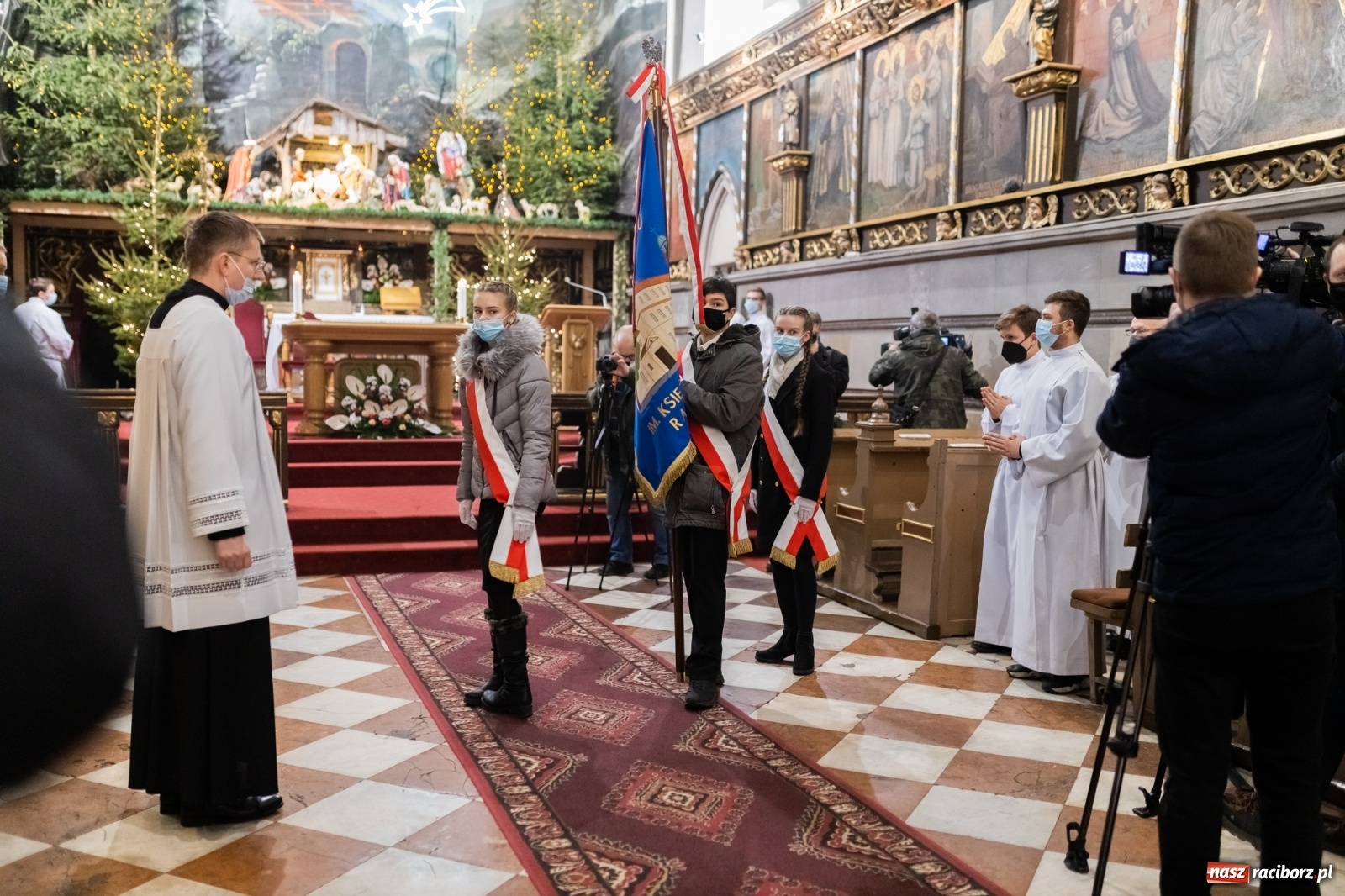 Zdjęcie w galerii na portalu naszraciborz.pl: W kościele farnym biskup opolski ogłosił rozpoczęcie procesu beatyfikacyjnego dominikanki Eufemii Piastówny z Raciborza wiadomości z regionu