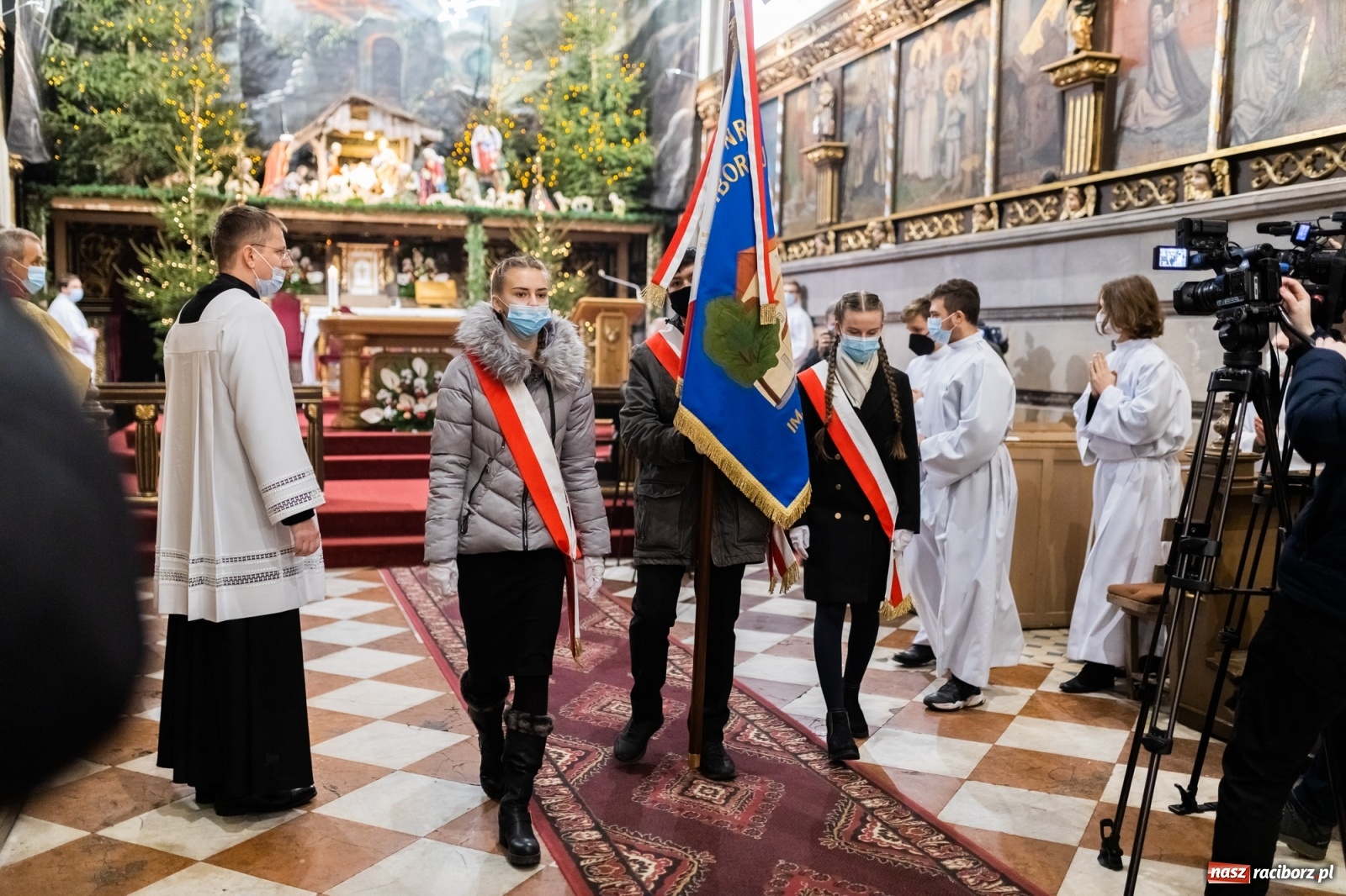 Zdjęcie w galerii na portalu naszraciborz.pl: W kościele farnym biskup opolski ogłosił rozpoczęcie procesu beatyfikacyjnego dominikanki Eufemii Piastówny z Raciborza wiadomości z regionu