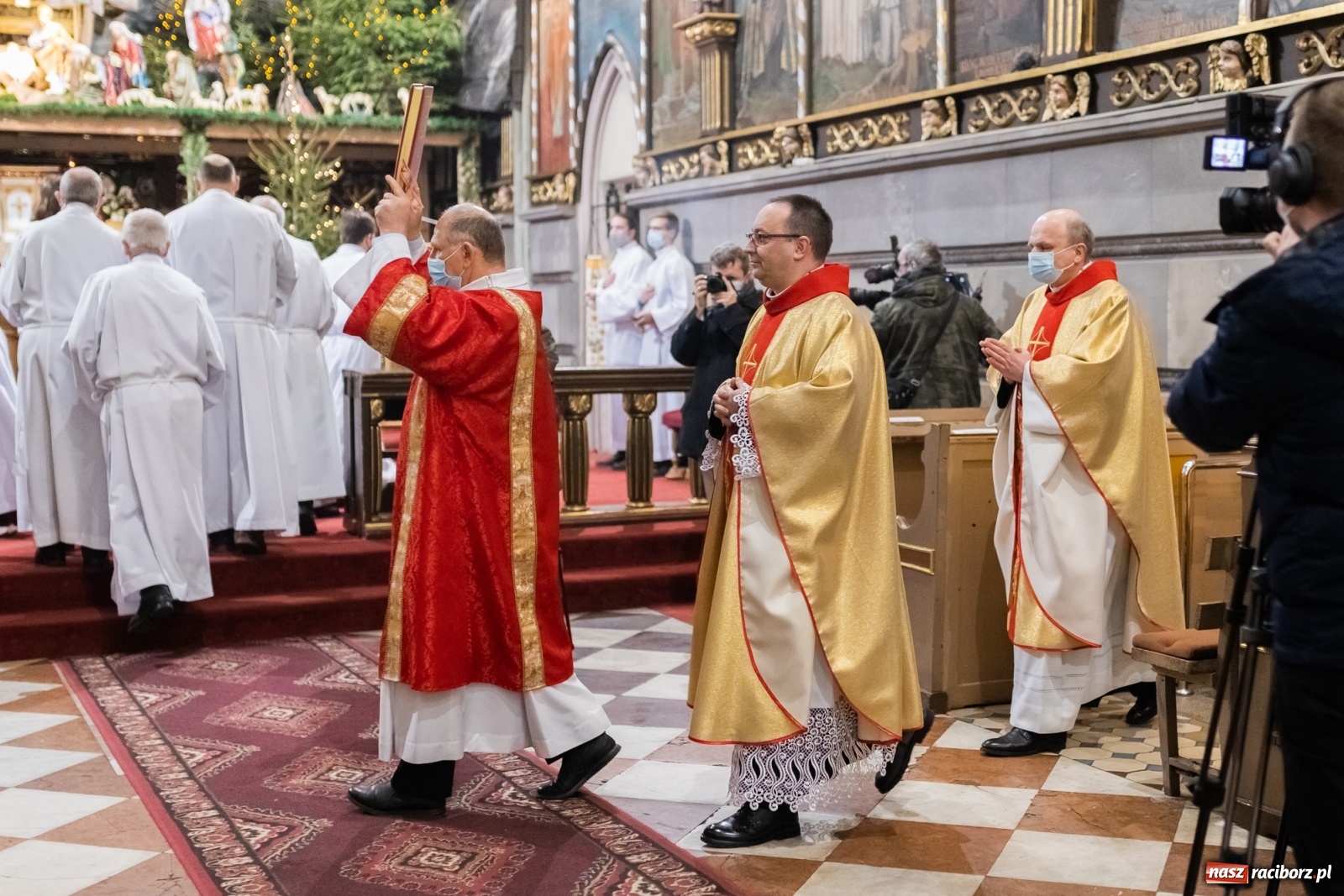 Zdjęcie w galerii na portalu naszraciborz.pl: W kościele farnym biskup opolski ogłosił rozpoczęcie procesu beatyfikacyjnego dominikanki Eufemii Piastówny z Raciborza wiadomości z regionu