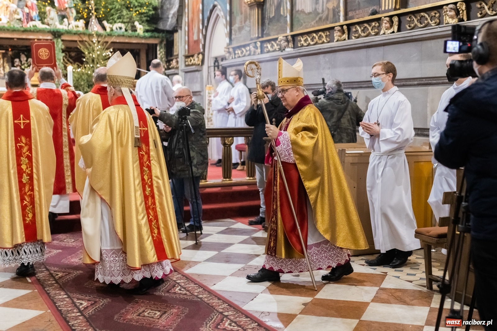 Zdjęcie w galerii na portalu naszraciborz.pl: W kościele farnym biskup opolski ogłosił rozpoczęcie procesu beatyfikacyjnego dominikanki Eufemii Piastówny z Raciborza wiadomości z regionu