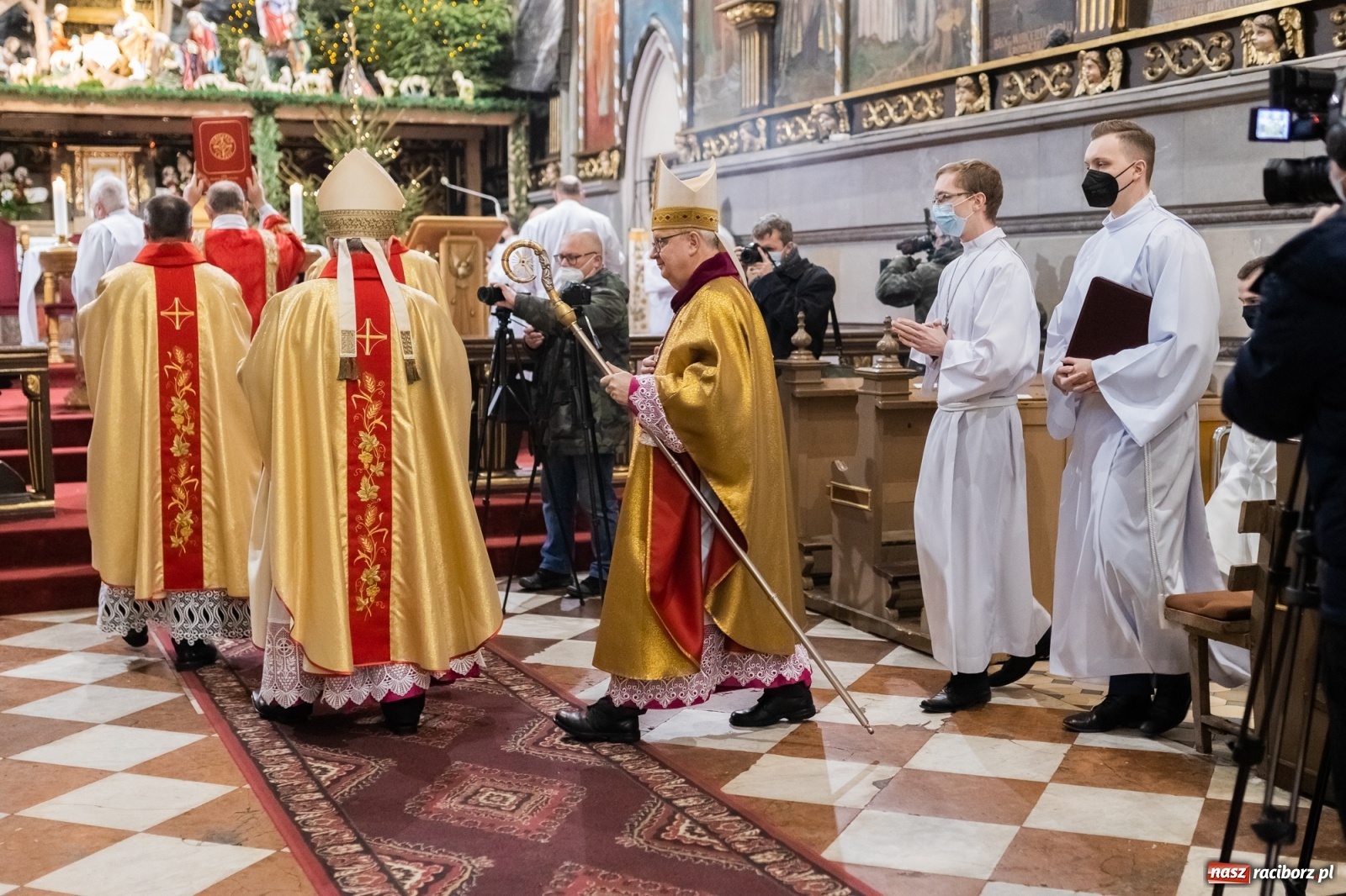 Zdjęcie w galerii na portalu naszraciborz.pl: W kościele farnym biskup opolski ogłosił rozpoczęcie procesu beatyfikacyjnego dominikanki Eufemii Piastówny z Raciborza wiadomości z regionu