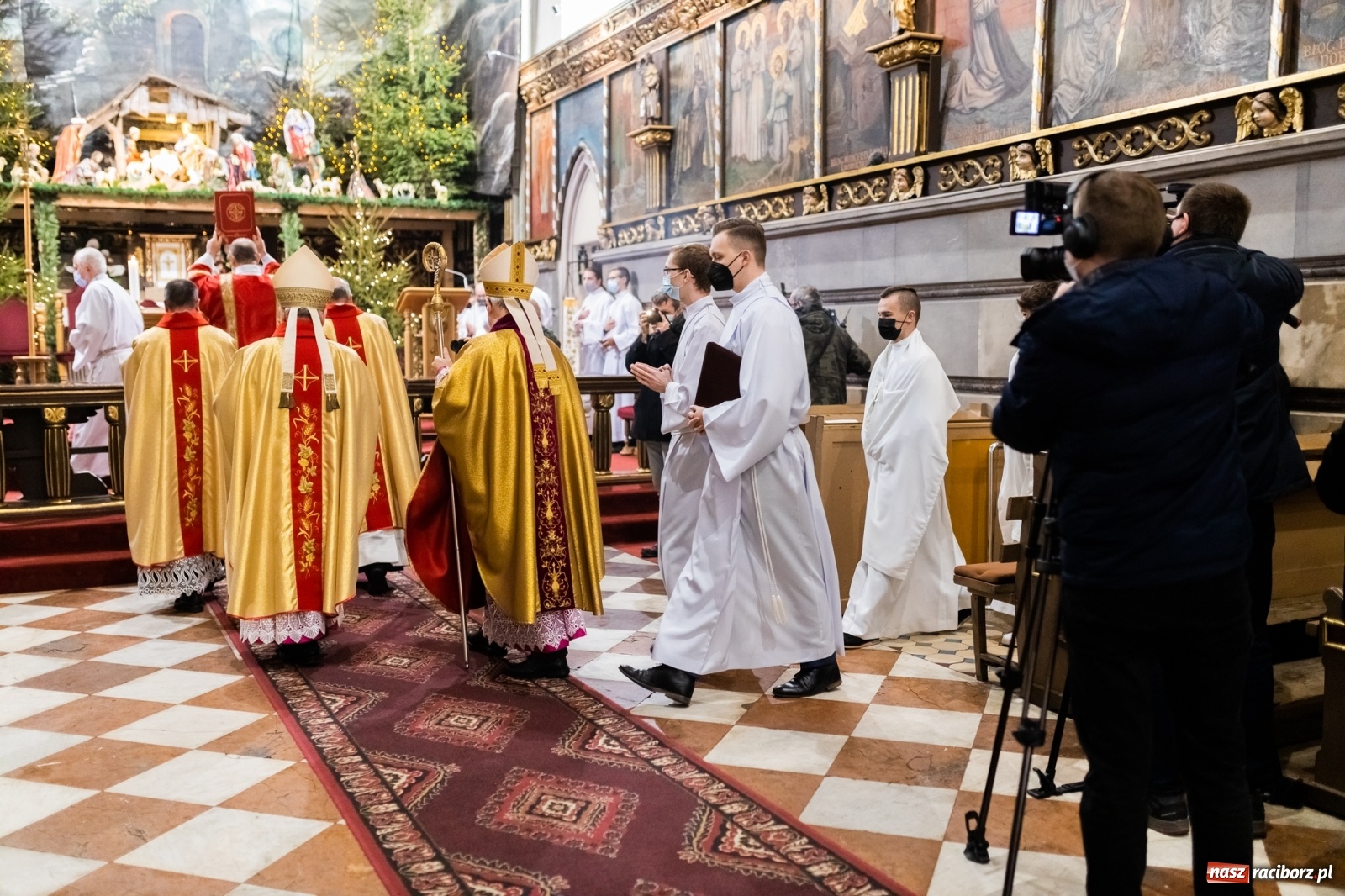 Zdjęcie w galerii na portalu naszraciborz.pl: W kościele farnym biskup opolski ogłosił rozpoczęcie procesu beatyfikacyjnego dominikanki Eufemii Piastówny z Raciborza wiadomości z regionu