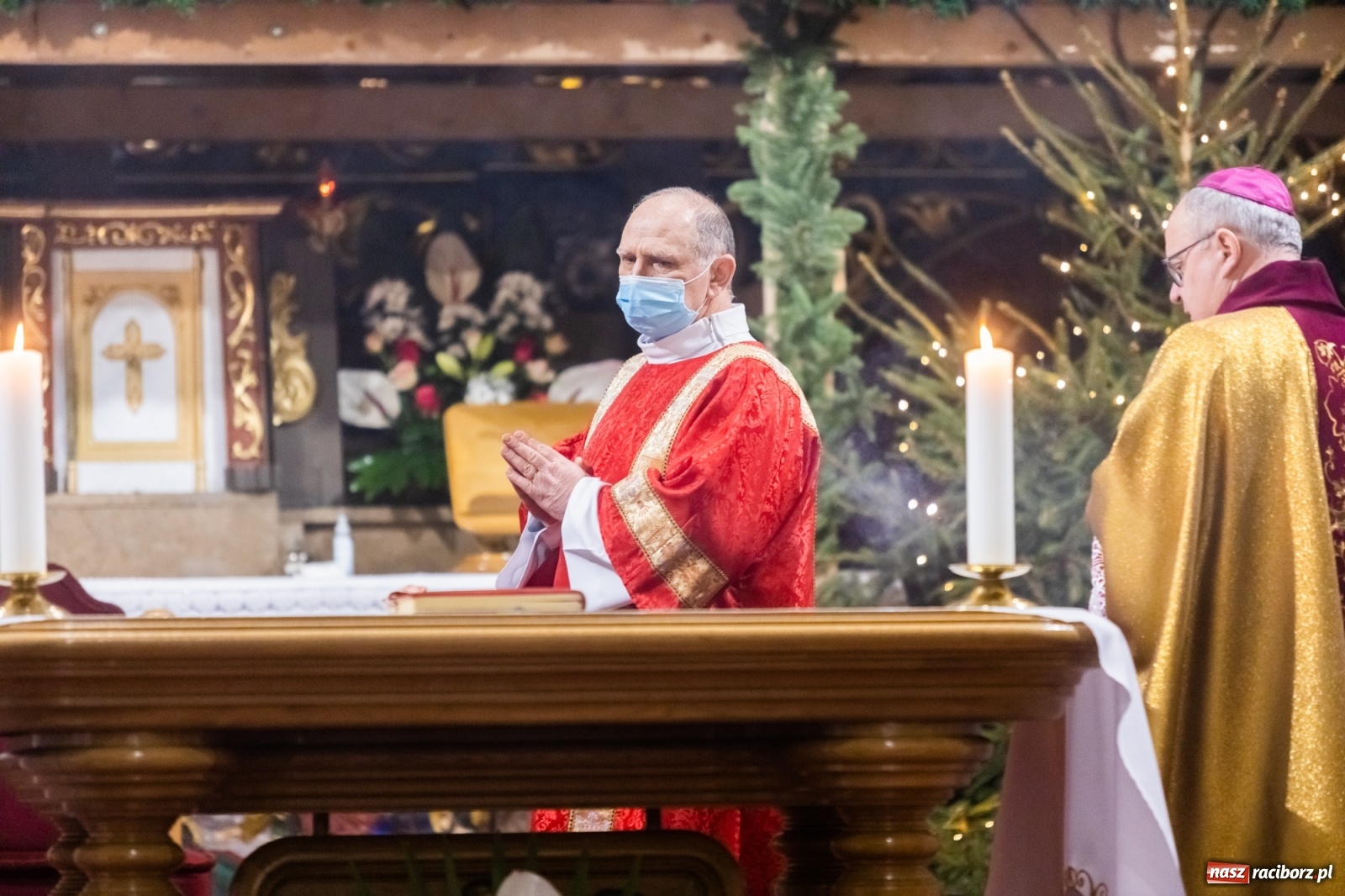 Zdjęcie w galerii na portalu naszraciborz.pl: W kościele farnym biskup opolski ogłosił rozpoczęcie procesu beatyfikacyjnego dominikanki Eufemii Piastówny z Raciborza wiadomości z regionu