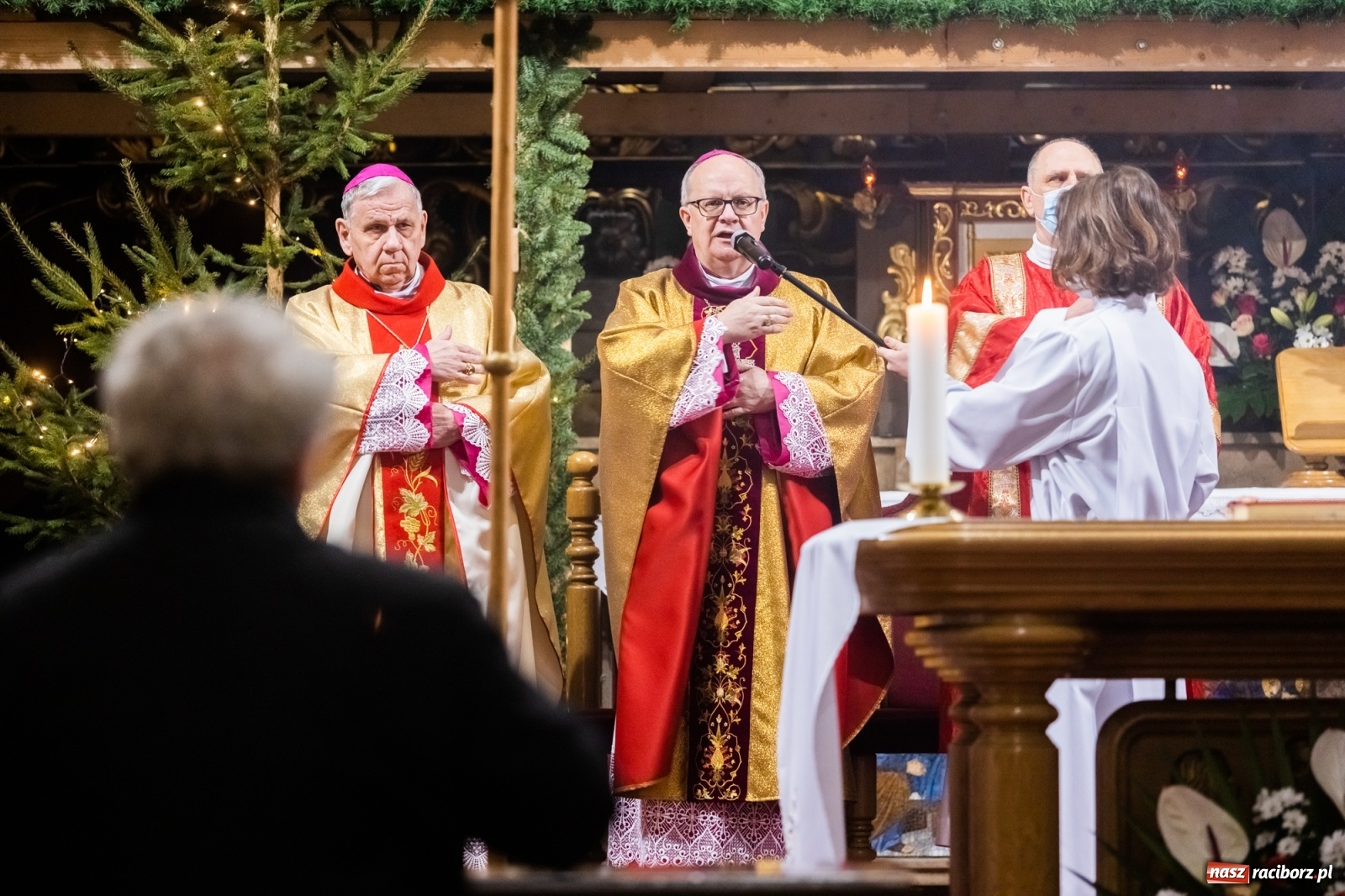 Zdjęcie w galerii na portalu naszraciborz.pl: W kościele farnym biskup opolski ogłosił rozpoczęcie procesu beatyfikacyjnego dominikanki Eufemii Piastówny z Raciborza wiadomości z regionu