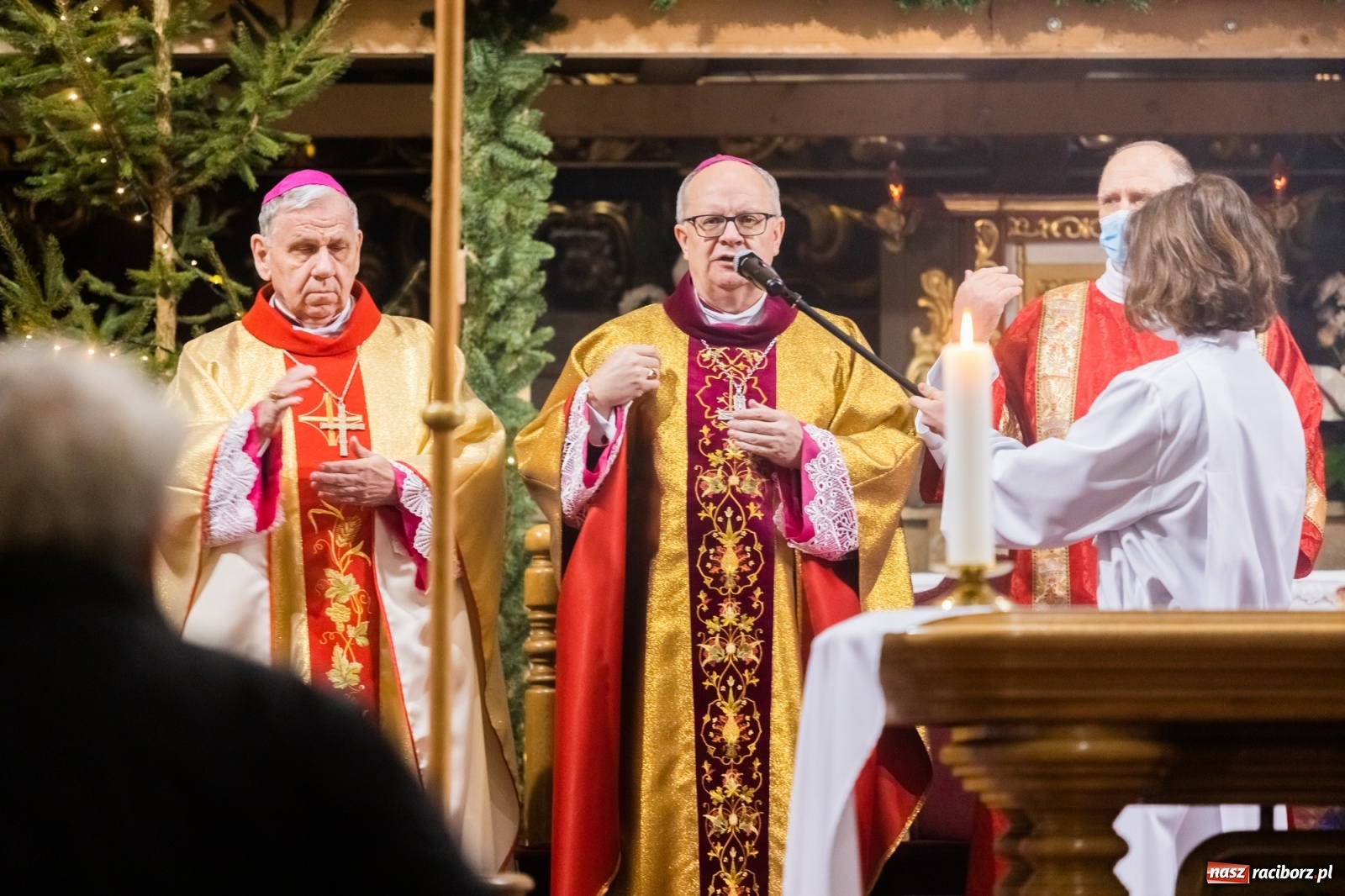 Zdjęcie w galerii na portalu naszraciborz.pl: W kościele farnym biskup opolski ogłosił rozpoczęcie procesu beatyfikacyjnego dominikanki Eufemii Piastówny z Raciborza wiadomości z regionu