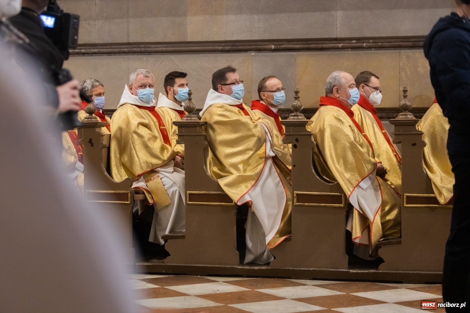 Zdjęcie w galerii na portalu naszraciborz.pl: W kościele farnym biskup opolski ogłosił rozpoczęcie procesu beatyfikacyjnego dominikanki Eufemii Piastówny z Raciborza wiadomości z regionu