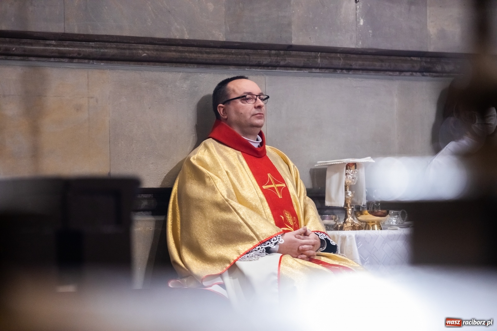 Zdjęcie w galerii na portalu naszraciborz.pl: W kościele farnym biskup opolski ogłosił rozpoczęcie procesu beatyfikacyjnego dominikanki Eufemii Piastówny z Raciborza wiadomości z regionu