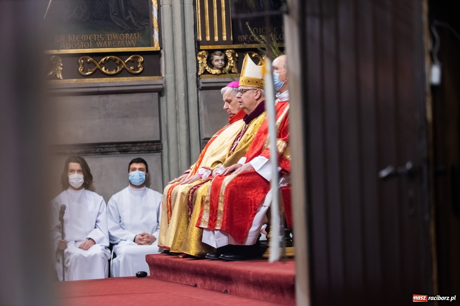 Zdjęcie w galerii na portalu naszraciborz.pl: W kościele farnym biskup opolski ogłosił rozpoczęcie procesu beatyfikacyjnego dominikanki Eufemii Piastówny z Raciborza wiadomości z regionu