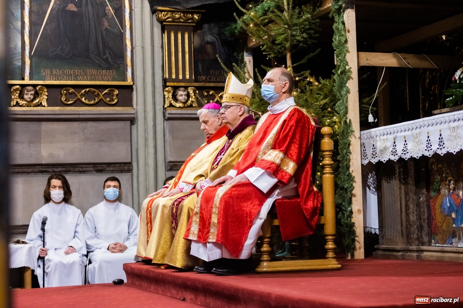 Zdjęcie w galerii na portalu naszraciborz.pl: W kościele farnym biskup opolski ogłosił rozpoczęcie procesu beatyfikacyjnego dominikanki Eufemii Piastówny z Raciborza wiadomości z regionu