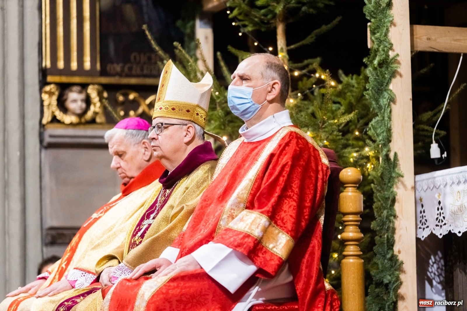 Zdjęcie w galerii na portalu naszraciborz.pl: W kościele farnym biskup opolski ogłosił rozpoczęcie procesu beatyfikacyjnego dominikanki Eufemii Piastówny z Raciborza wiadomości z regionu