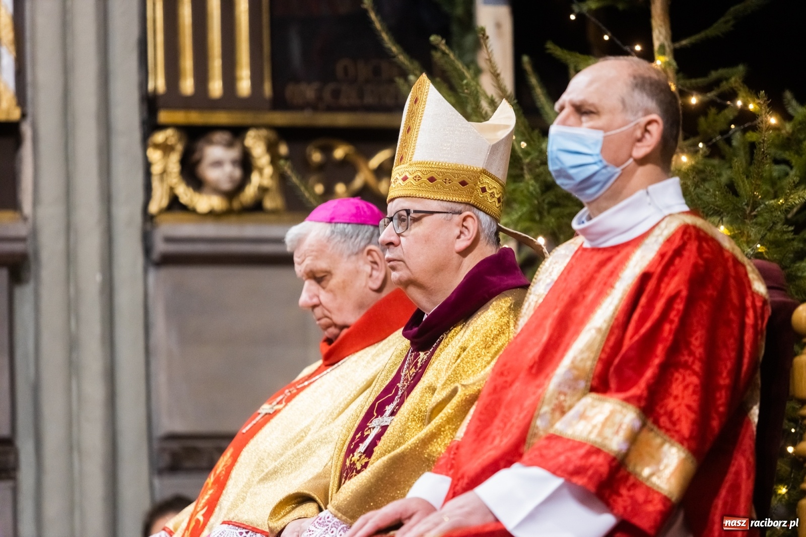 Zdjęcie w galerii na portalu naszraciborz.pl: W kościele farnym biskup opolski ogłosił rozpoczęcie procesu beatyfikacyjnego dominikanki Eufemii Piastówny z Raciborza wiadomości z regionu