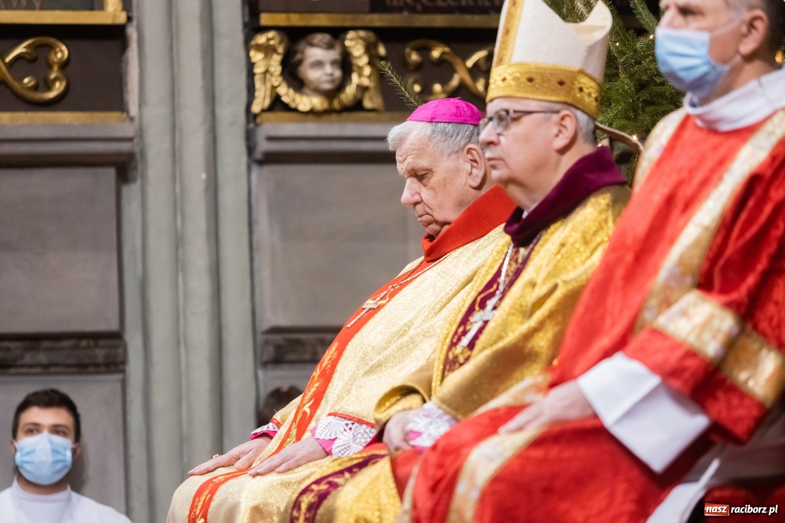 Zdjęcie w galerii na portalu naszraciborz.pl: W kościele farnym biskup opolski ogłosił rozpoczęcie procesu beatyfikacyjnego dominikanki Eufemii Piastówny z Raciborza wiadomości z regionu