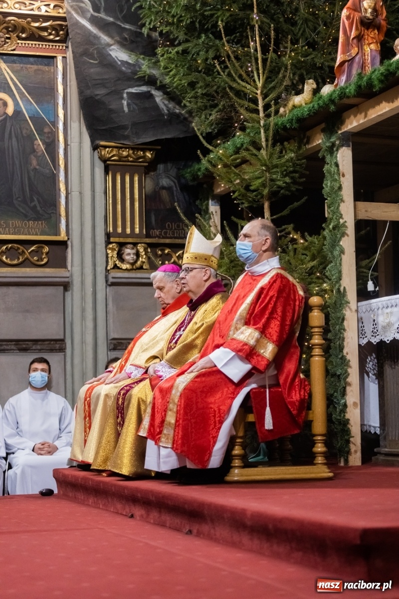 Zdjęcie w galerii na portalu naszraciborz.pl: W kościele farnym biskup opolski ogłosił rozpoczęcie procesu beatyfikacyjnego dominikanki Eufemii Piastówny z Raciborza wiadomości z regionu