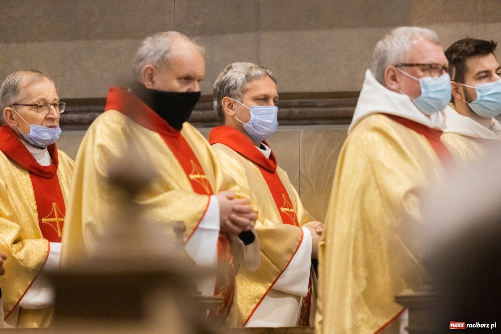 Zdjęcie w galerii na portalu naszraciborz.pl: W kościele farnym biskup opolski ogłosił rozpoczęcie procesu beatyfikacyjnego dominikanki Eufemii Piastówny z Raciborza wiadomości z regionu