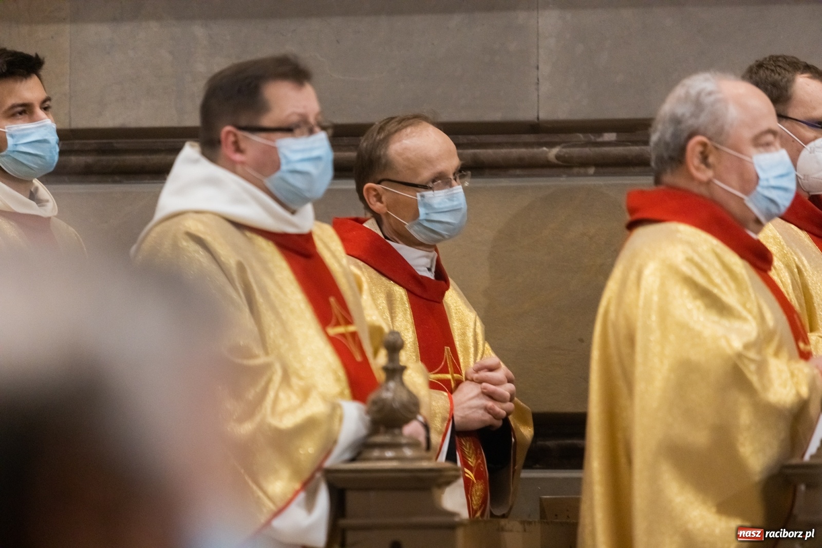 Zdjęcie w galerii na portalu naszraciborz.pl: W kościele farnym biskup opolski ogłosił rozpoczęcie procesu beatyfikacyjnego dominikanki Eufemii Piastówny z Raciborza wiadomości z regionu