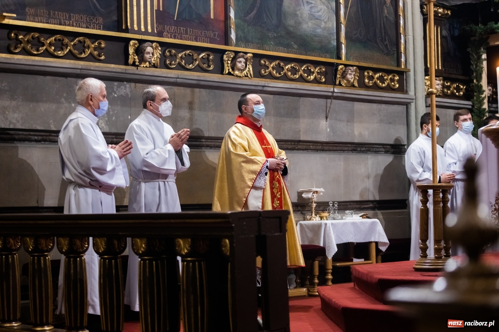 Zdjęcie w galerii na portalu naszraciborz.pl: W kościele farnym biskup opolski ogłosił rozpoczęcie procesu beatyfikacyjnego dominikanki Eufemii Piastówny z Raciborza wiadomości z regionu