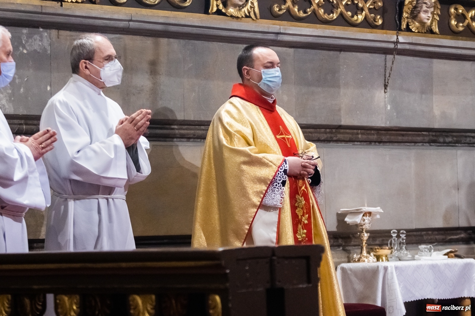 Zdjęcie w galerii na portalu naszraciborz.pl: W kościele farnym biskup opolski ogłosił rozpoczęcie procesu beatyfikacyjnego dominikanki Eufemii Piastówny z Raciborza wiadomości z regionu