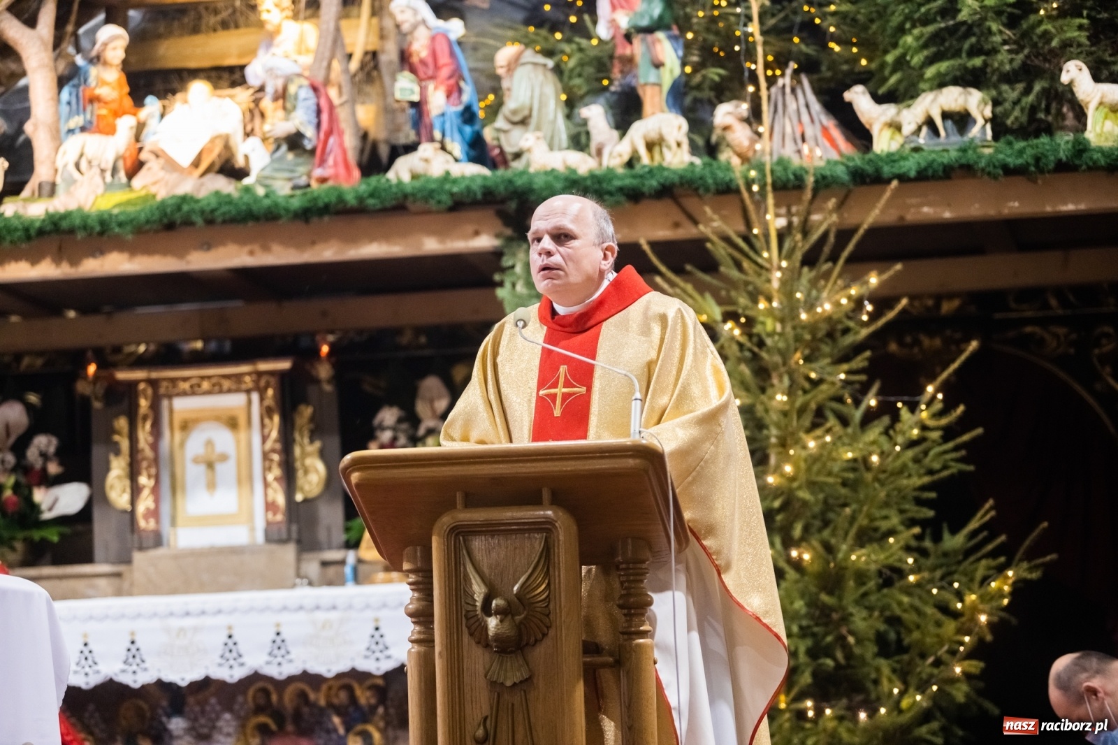 Zdjęcie w galerii na portalu naszraciborz.pl: W kościele farnym biskup opolski ogłosił rozpoczęcie procesu beatyfikacyjnego dominikanki Eufemii Piastówny z Raciborza wiadomości z regionu