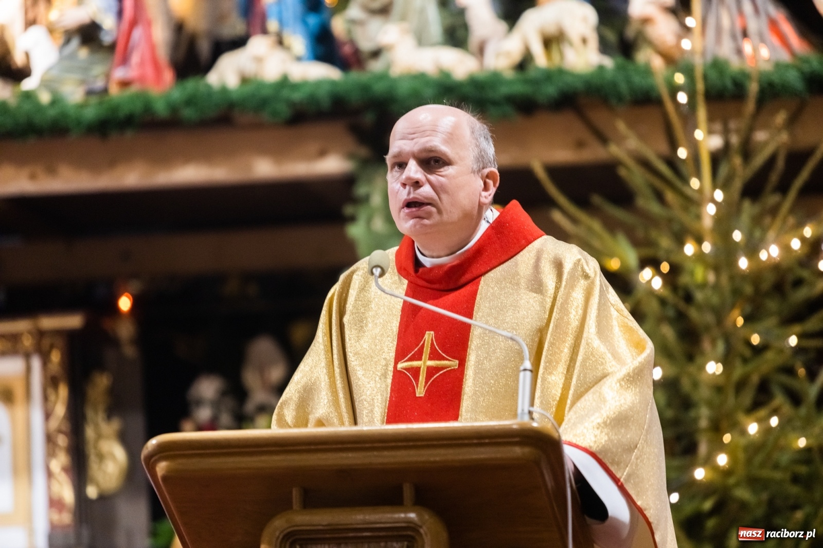 Zdjęcie w galerii na portalu naszraciborz.pl: W kościele farnym biskup opolski ogłosił rozpoczęcie procesu beatyfikacyjnego dominikanki Eufemii Piastówny z Raciborza wiadomości z regionu