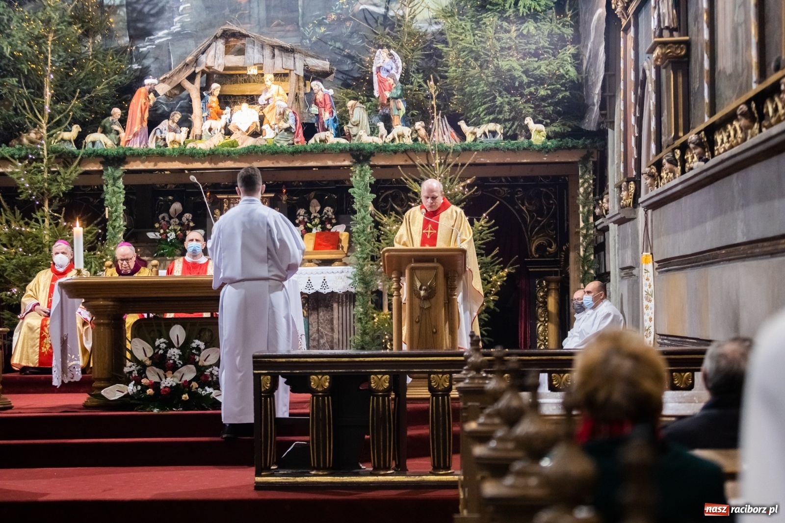 Zdjęcie w galerii na portalu naszraciborz.pl: W kościele farnym biskup opolski ogłosił rozpoczęcie procesu beatyfikacyjnego dominikanki Eufemii Piastówny z Raciborza wiadomości z regionu
