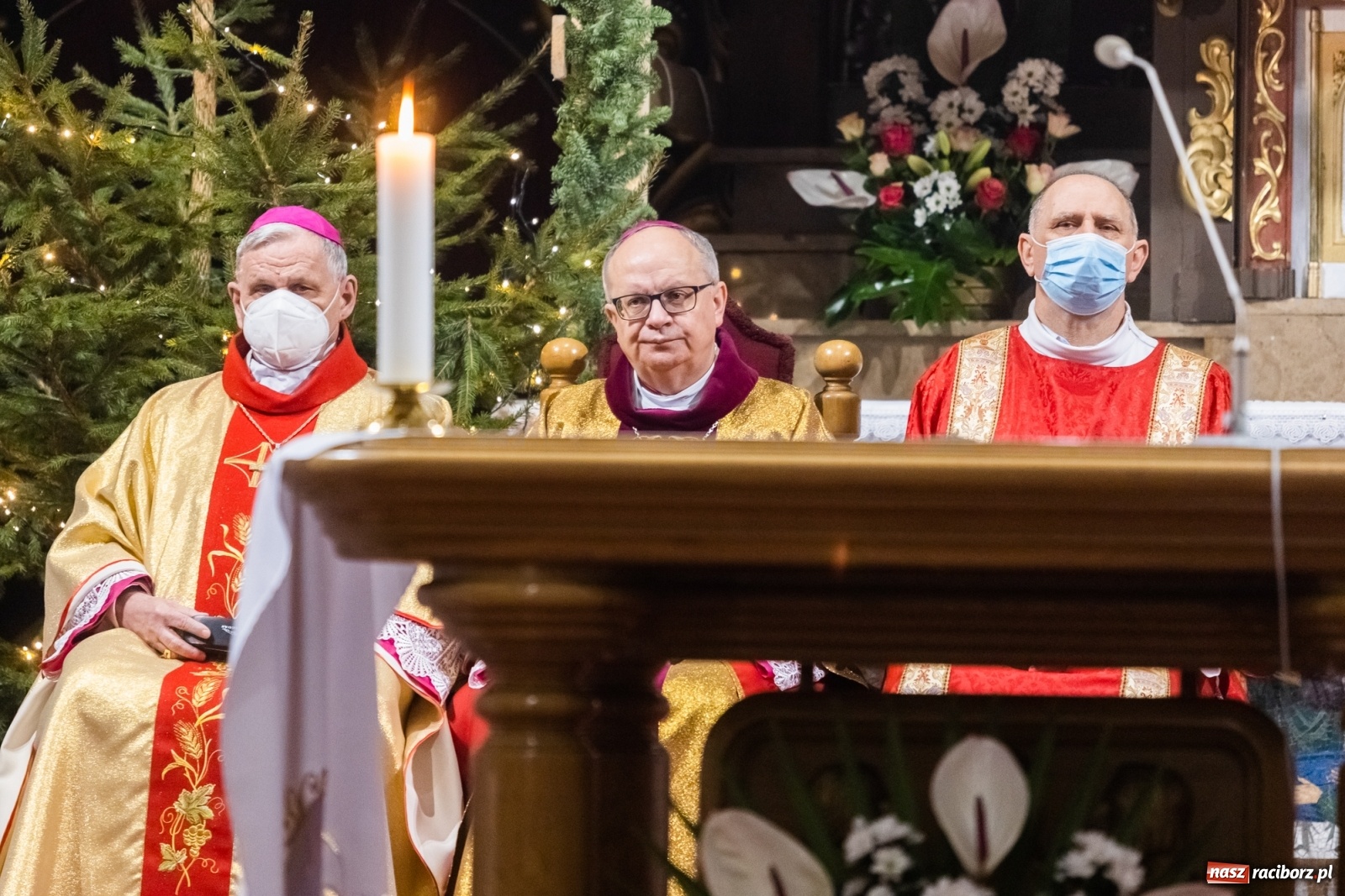 Zdjęcie w galerii na portalu naszraciborz.pl: W kościele farnym biskup opolski ogłosił rozpoczęcie procesu beatyfikacyjnego dominikanki Eufemii Piastówny z Raciborza wiadomości z regionu