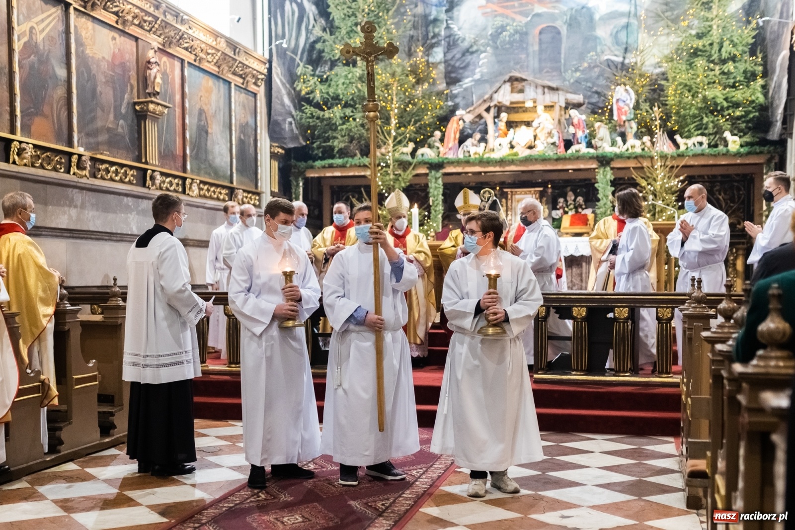 Zdjęcie w galerii na portalu naszraciborz.pl: W kościele farnym biskup opolski ogłosił rozpoczęcie procesu beatyfikacyjnego dominikanki Eufemii Piastówny z Raciborza wiadomości z regionu