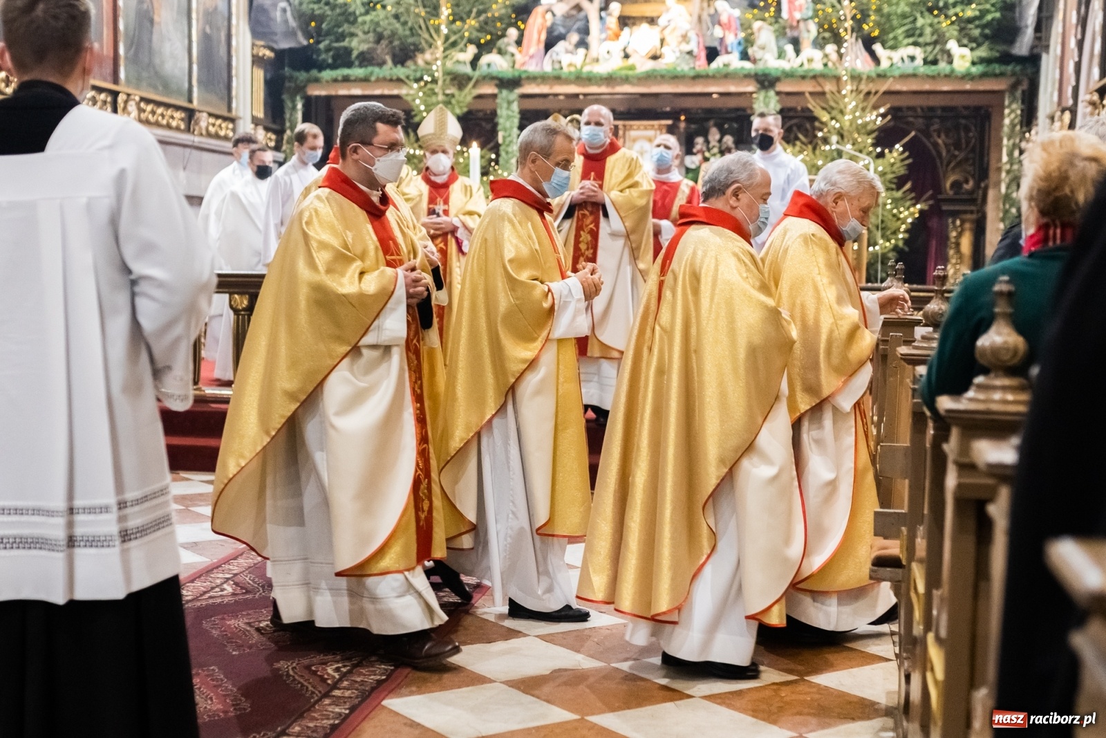 Zdjęcie w galerii na portalu naszraciborz.pl: W kościele farnym biskup opolski ogłosił rozpoczęcie procesu beatyfikacyjnego dominikanki Eufemii Piastówny z Raciborza wiadomości z regionu