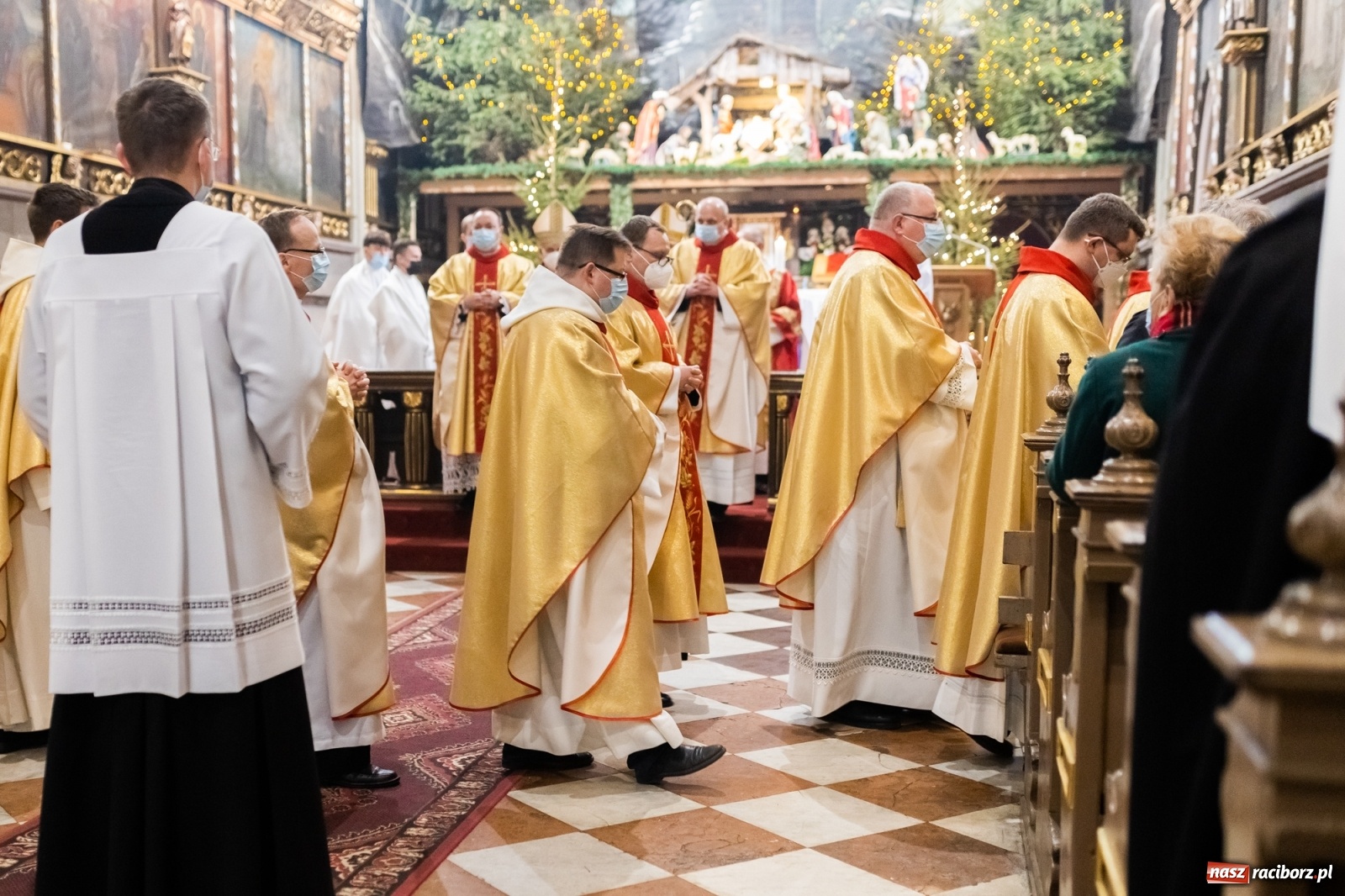 Zdjęcie w galerii na portalu naszraciborz.pl: W kościele farnym biskup opolski ogłosił rozpoczęcie procesu beatyfikacyjnego dominikanki Eufemii Piastówny z Raciborza wiadomości z regionu