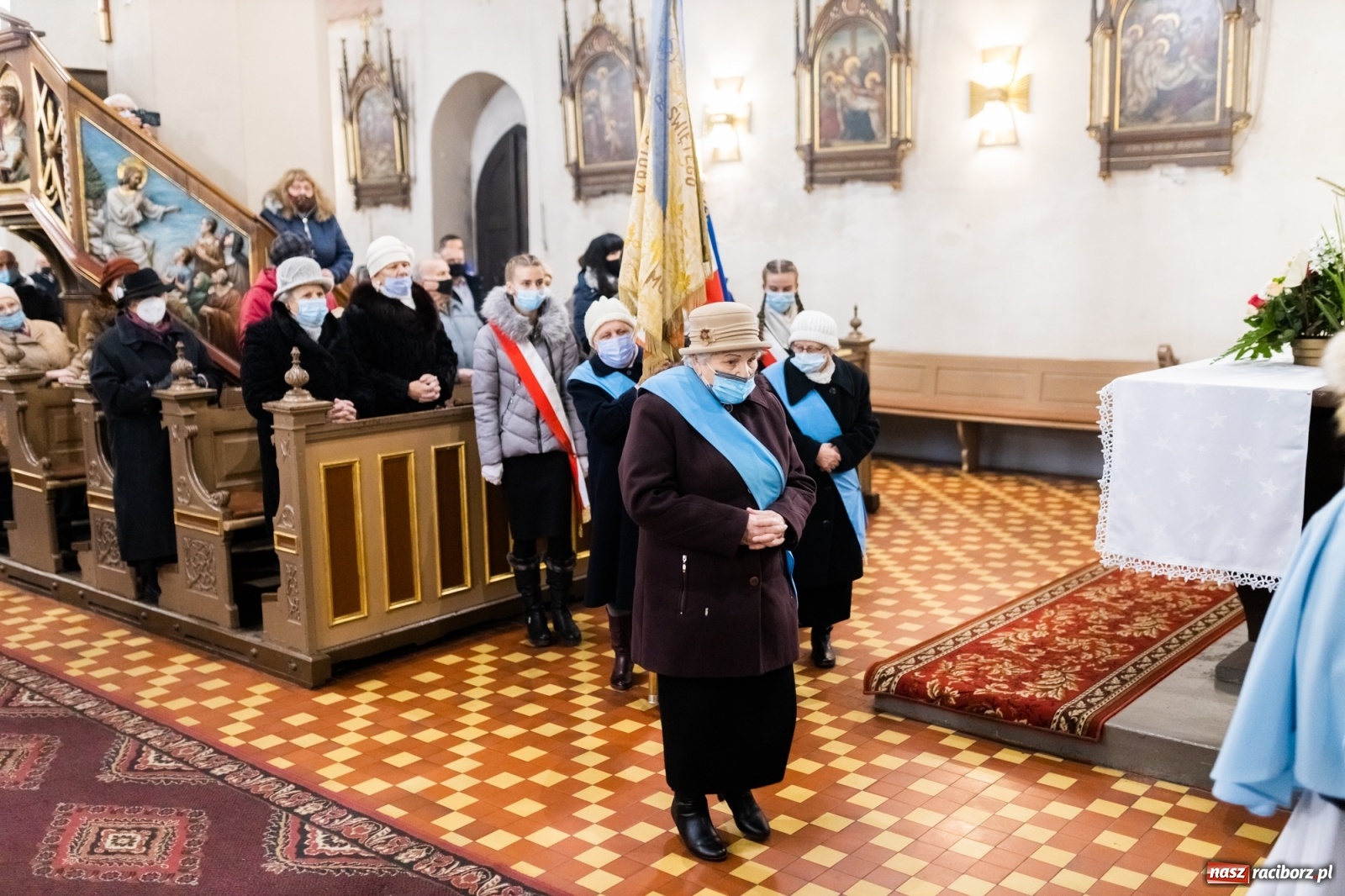 Zdjęcie w galerii na portalu naszraciborz.pl: W kościele farnym biskup opolski ogłosił rozpoczęcie procesu beatyfikacyjnego dominikanki Eufemii Piastówny z Raciborza wiadomości z regionu