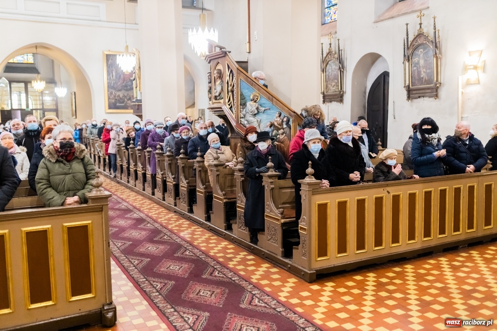 Zdjęcie w galerii na portalu naszraciborz.pl: W kościele farnym biskup opolski ogłosił rozpoczęcie procesu beatyfikacyjnego dominikanki Eufemii Piastówny z Raciborza wiadomości z regionu