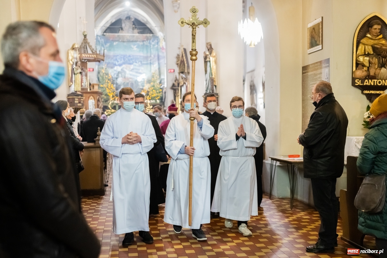 Zdjęcie w galerii na portalu naszraciborz.pl: W kościele farnym biskup opolski ogłosił rozpoczęcie procesu beatyfikacyjnego dominikanki Eufemii Piastówny z Raciborza wiadomości z regionu