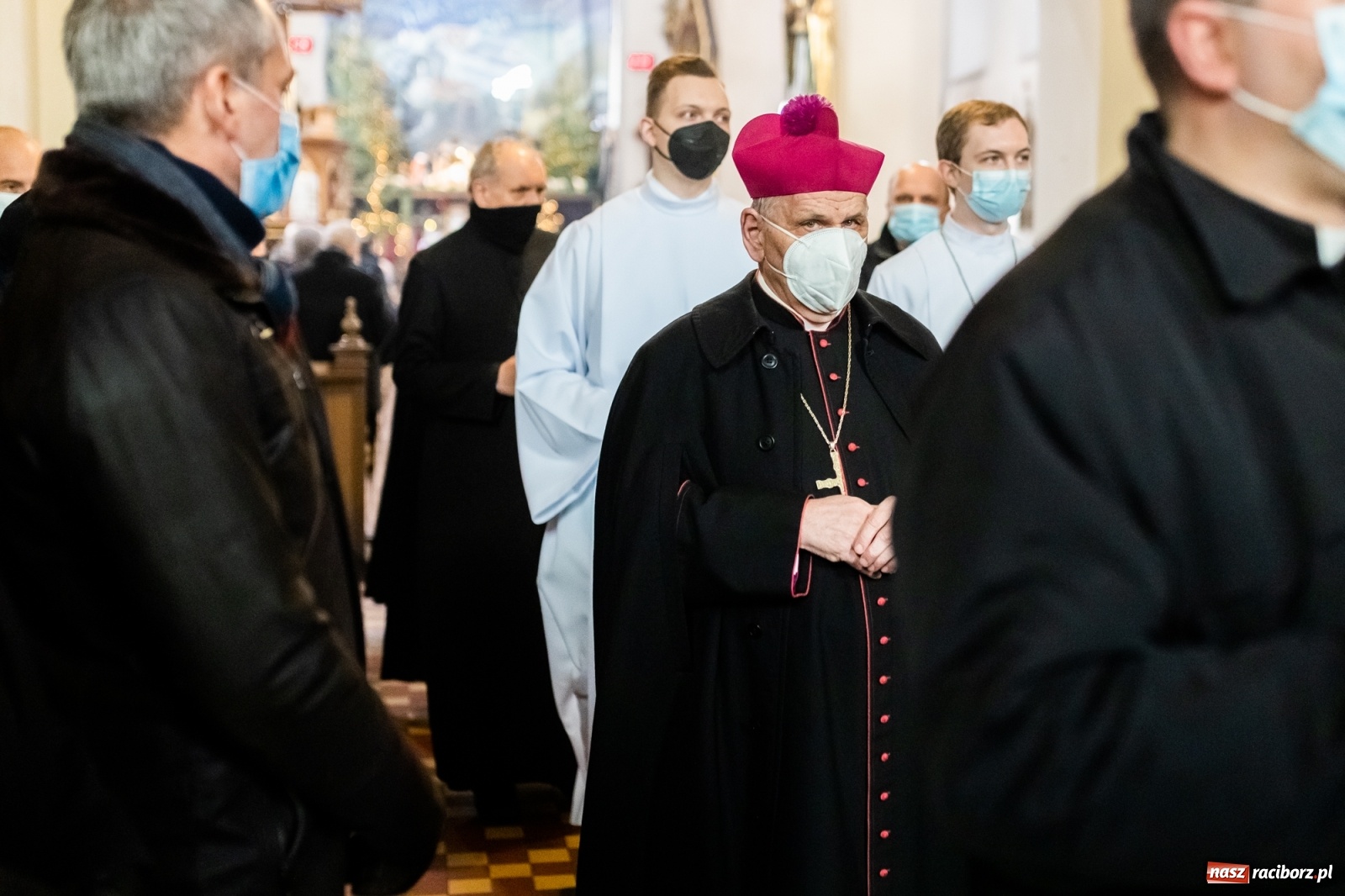 Zdjęcie w galerii na portalu naszraciborz.pl: W kościele farnym biskup opolski ogłosił rozpoczęcie procesu beatyfikacyjnego dominikanki Eufemii Piastówny z Raciborza wiadomości z regionu