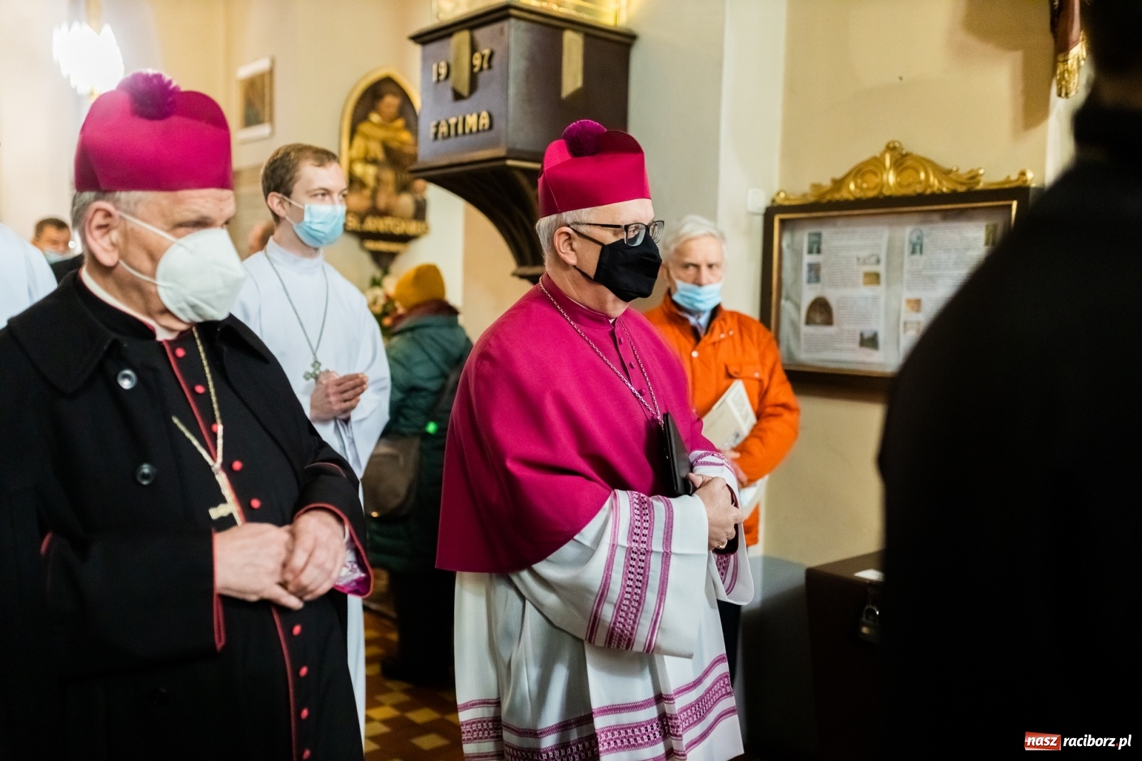 Zdjęcie w galerii na portalu naszraciborz.pl: W kościele farnym biskup opolski ogłosił rozpoczęcie procesu beatyfikacyjnego dominikanki Eufemii Piastówny z Raciborza wiadomości z regionu